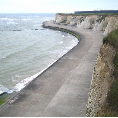 Bella, Two Bedroom Apartment Close To The Beach Margate Esterno foto