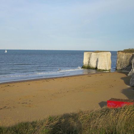 Bella, Two Bedroom Apartment Close To The Beach Margate Esterno foto