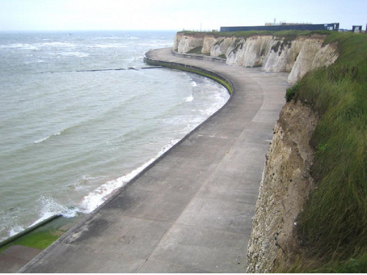 Bella, Two Bedroom Apartment Close To The Beach Margate Esterno foto